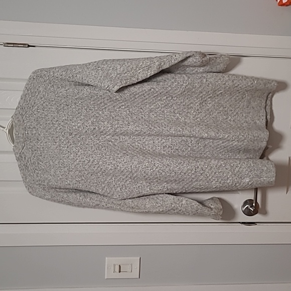Sweater - Picture 4 of 4